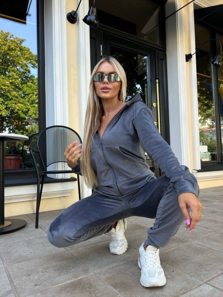 Женский велюровый костюм графитового цвета 30506