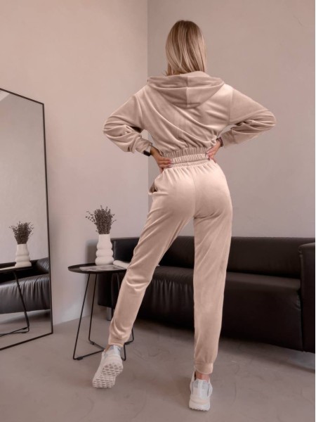 Женский велюровый костюм бежевого цвета 30578