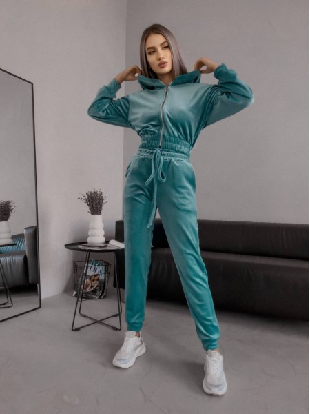 Женский велюровый костюм изумрудного цвета 30579