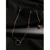 Кулон з ланцюжком двобічний (чорний+червоний)  золотого кольору 30620