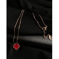 Кулон з ланцюжком двобічний (чорний+червоний)  золотого кольору 30620