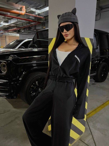 Женский велюровый комбинезон черного цвета 30653