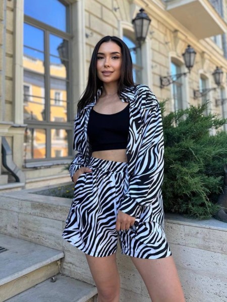 Легкий прогулочный костюм с шортами зебра белого цвета 30664