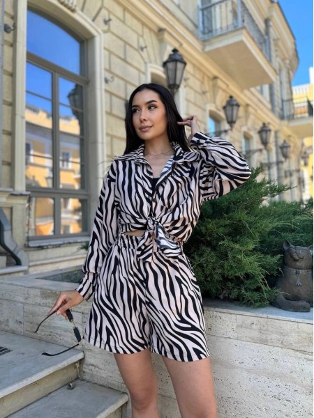 Легкий прогулочный костюм с шортами, зебра бежевого цвета 30665