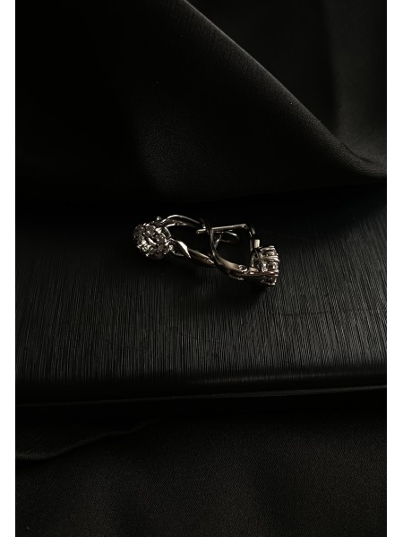 Сережки з камінням срібного кольору 30700