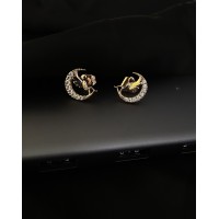 Серьги с ангелочком английский замок золотого цвета 30722