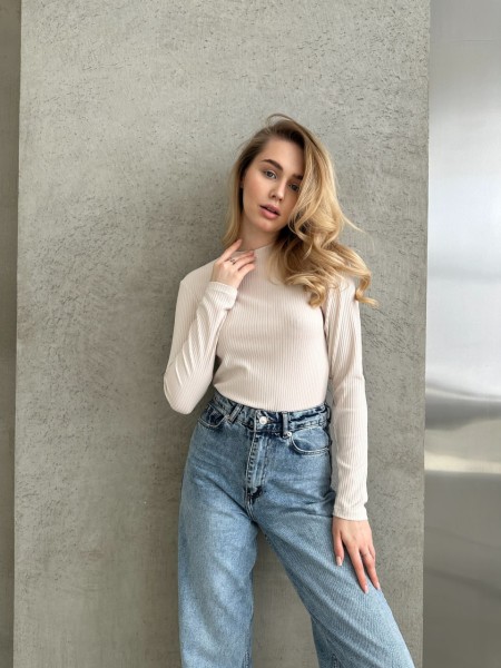 Жіночий легкий лонгслів у рубчик бежевого кольору 30754