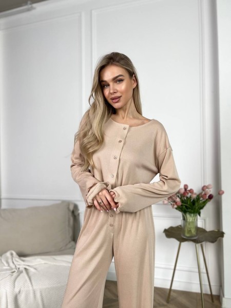 Жіночий домашній костюм у рубчик бежевого кольору 30792