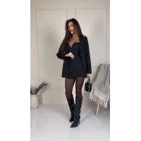 Класичний жіночий костюм зі спідницею-шортами чорного кольору 30802