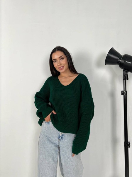 В'язаний жіночий светр зеленого кольору 30813