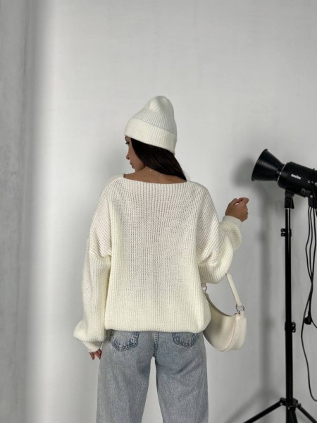 В'язаний жіночий светр молочного кольору 30814