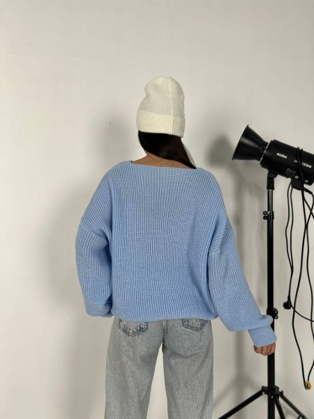 В'язаний жіночий светр блакитного кольору 30815