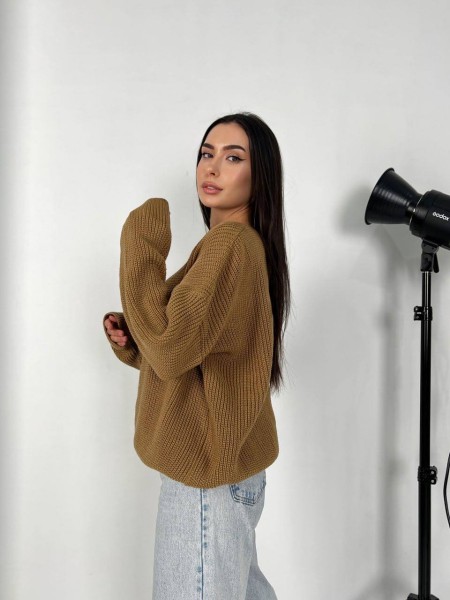 В'язаний жіночий светр кавового кольору 30816