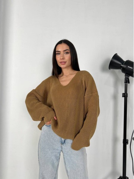 В'язаний жіночий светр кавового кольору 30816