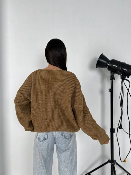 В'язаний жіночий светр кавового кольору 30816