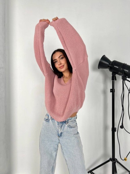 В'язаний жіночий светр пудрового кольору 30817