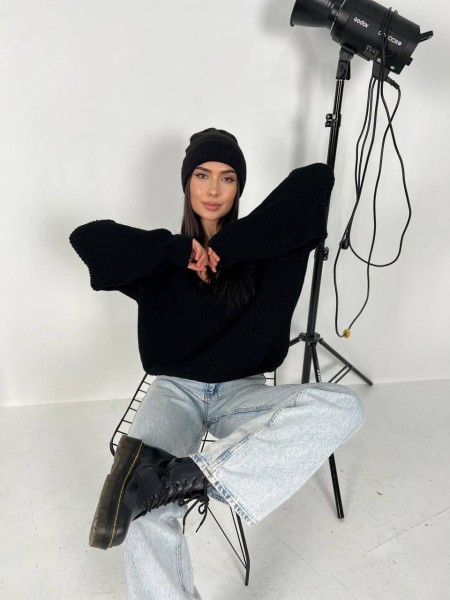 В'язаний жіночий светр чорного кольору 30818