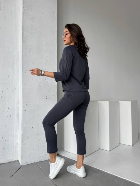 Легкий женский спортивный костюм серого цвета 30828