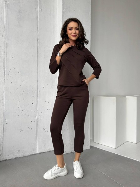 Легкий женский спортивный костюм коричневого цвета 30830