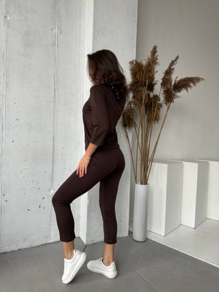 Легкий женский спортивный костюм коричневого цвета 30830