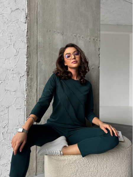 Легкий женский спортивный костюм изумрудного цвета 30831