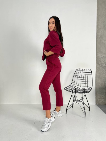 Легкий женский костюм бордового цвета 30834