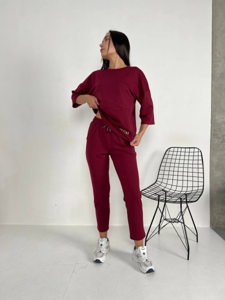 Легкий женский костюм бордового цвета 30834