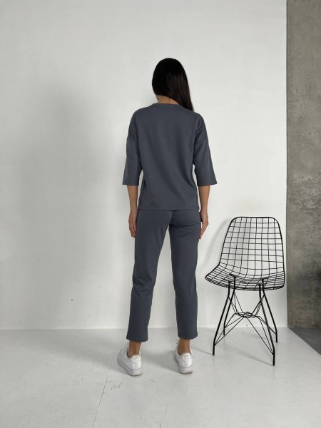 Легкий костюм для жінок сiрого кольору 30835