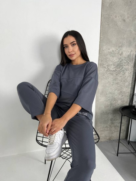 Легкий костюм для жінок сiрого кольору 30835