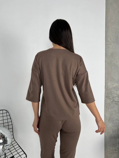 Легкий костюм для жінок кавового кольору 30838