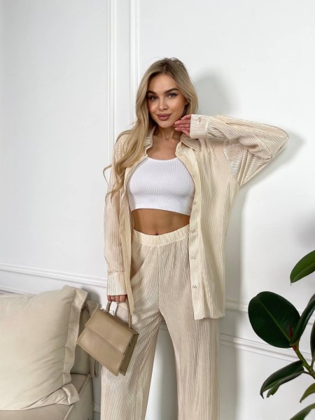 Легкий жіночiй класичний костюм бежевого кольору 30846