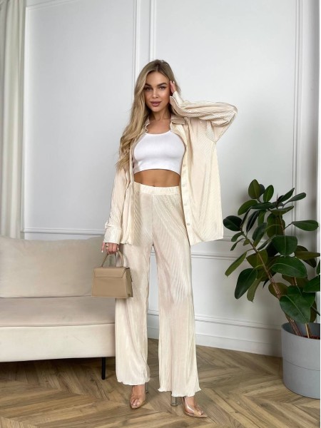 Легкий жіночiй класичний костюм бежевого кольору 30846