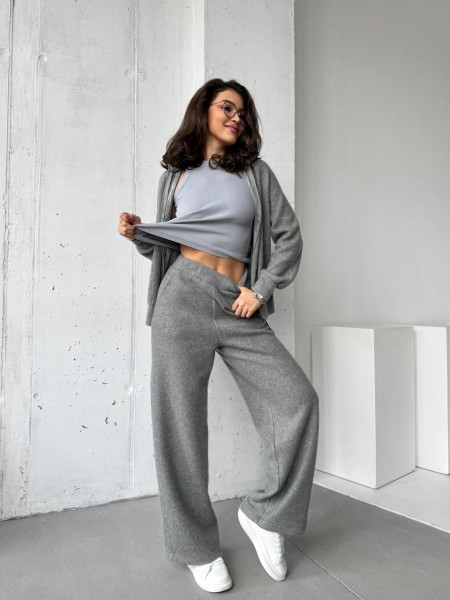Прогулянковий жіночий костюм із трикотажу сiрого кольору 30931