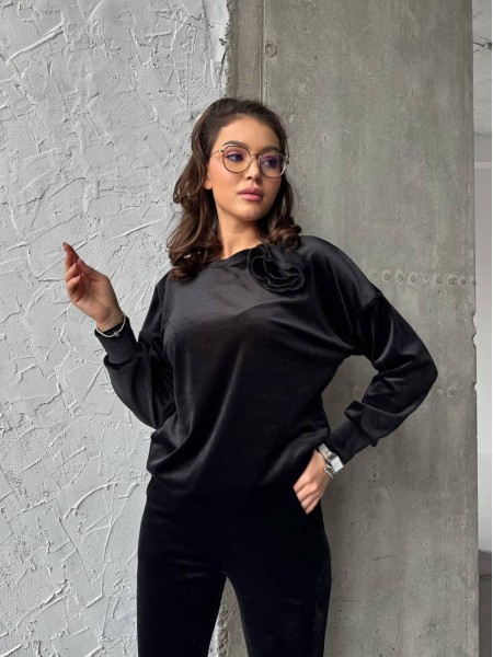 Велюровий жіночий костюм чорного кольору 30933