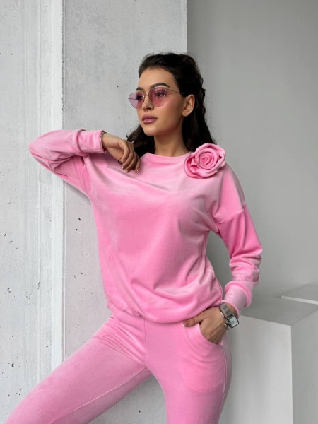 Велюровий жіночий костюм рожевого кольору 30935