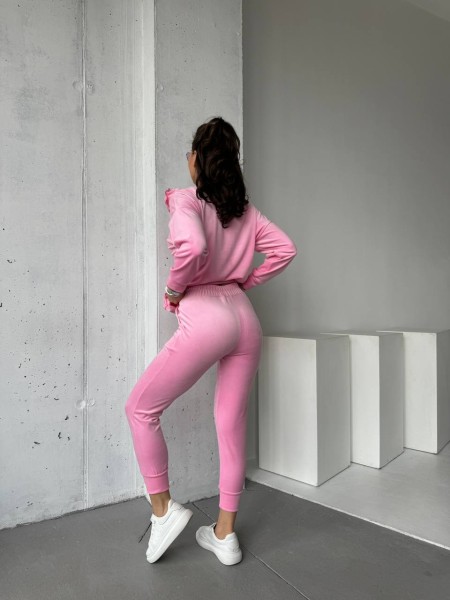 Велюровий жіночий костюм рожевого кольору 30935