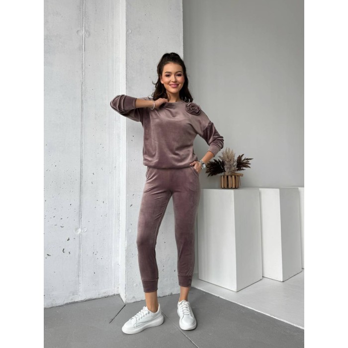 Велюровый женский костюм кофейного цвета 30938