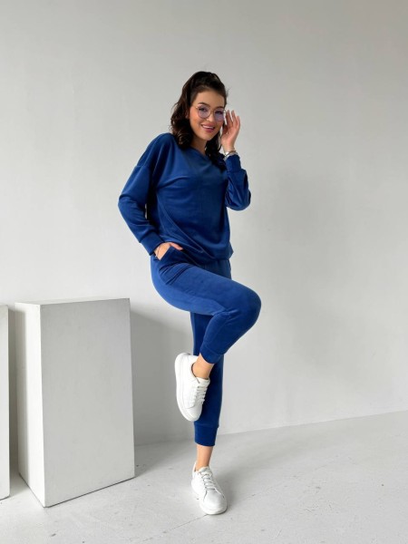 Велюровий жіночий костюм синього кольору 30940