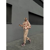 Жіночий теплий спортивний костюм з серцями бежевого кольору 31032