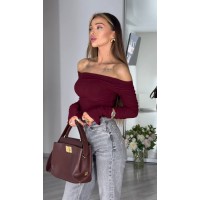 Женский легкий лонгслив с открытыми плечами бордового цвета 31036