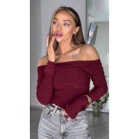 Женский легкий лонгслив с открытыми плечами бордового цвета 31036