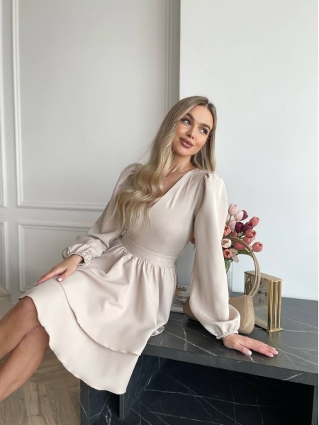 Классическое платье мини с двойной юбкой бежевого цвета 31043