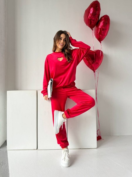 Велюровий жіночий костюм із серцем червоного кольору 31063
