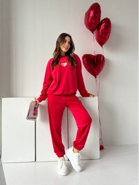 Велюровий жіночий костюм із серцем червоного кольору 31063