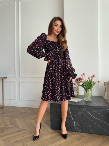 Легкое платье с открытыми плечами черного цвета 31076