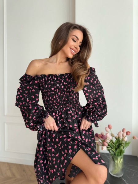 Легкое платье с открытыми плечами черного цвета 31076