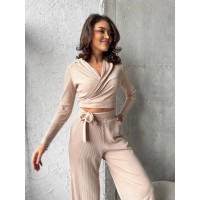 Прогулочный женский костюм в рубчик бежевого цвета 31111
