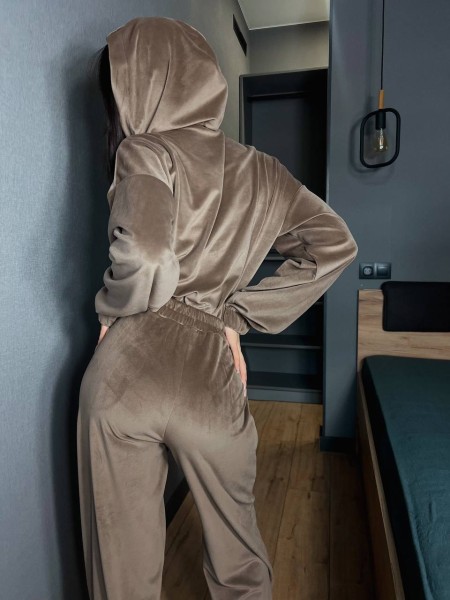 Женский велюровый комбинезон кофейного цвета 31139