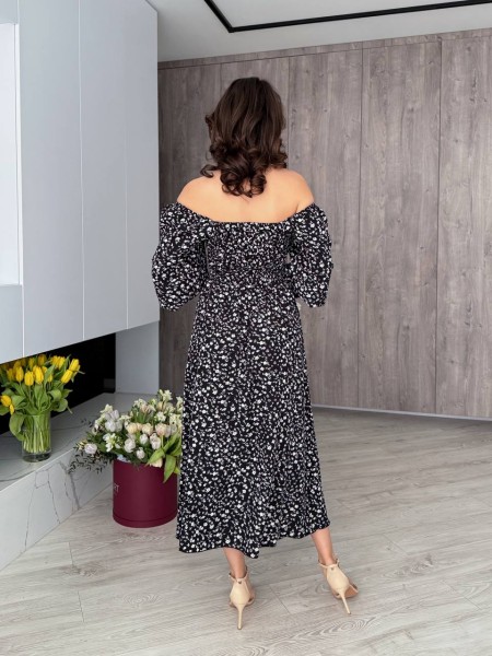 Легкое платье макси с открытыми плечами черного цвета 31171