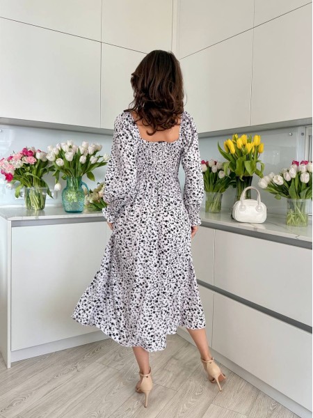 Легкое платье макси с открытыми плечами молочного цвета 31172